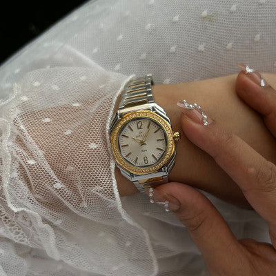 ساعة يد انيقه مزينة بفصوص الزركون وتصميم متفرد للنساء من ماركة انديرا