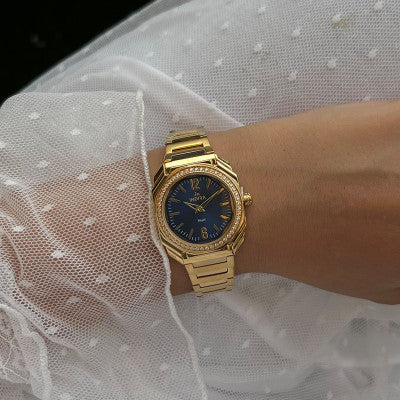 ساعة يد انيقه مزينة بفصوص الزركون وتصميم متفرد للنساء من ماركة انديرا