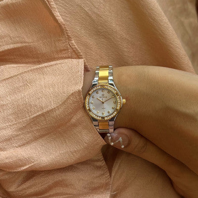ساعة يد انيقه وملفته وبتصميم متفرد للنساء من ماركة ديفوشي